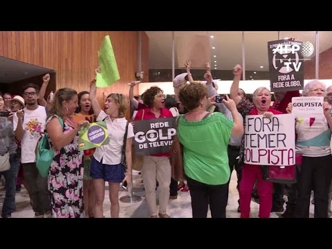 Aquarius estreia no Brasil com protestos anti-Temer