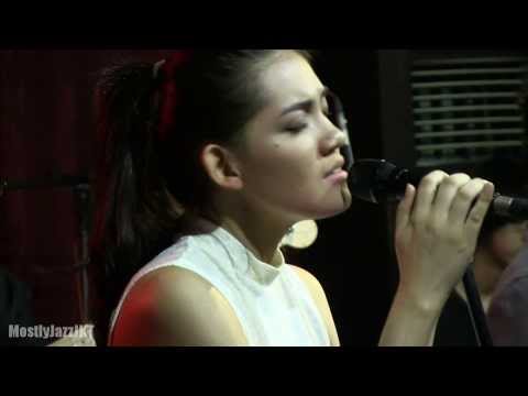 Adriana OST Launching by Indra Lesmana ft. Monita Tahalea - Lepas @ Mostly Jazz 30/11/13 [HD]