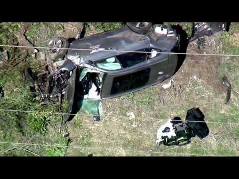 タイガー・ウッズ、交通事故で入院 (Tiger Woods hospitalized after car accident)