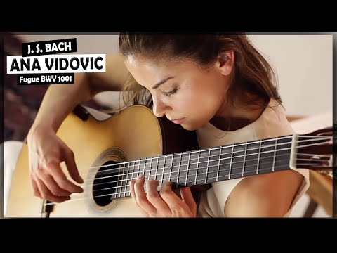 Ana Vidovic plays the Fugue BWV 1001 by J. S. Bach | Siccas Guitars