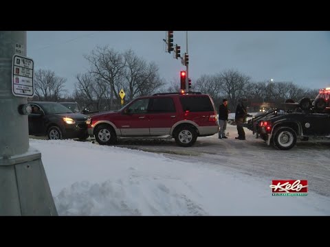 VIDEO: Cars slide on icy roads in Sioux Falls