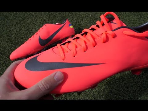 New Cristiano Ronaldo Boots 2012: Nike Mercurial Vapor VIII SG Pro Unboxing by freekickerz