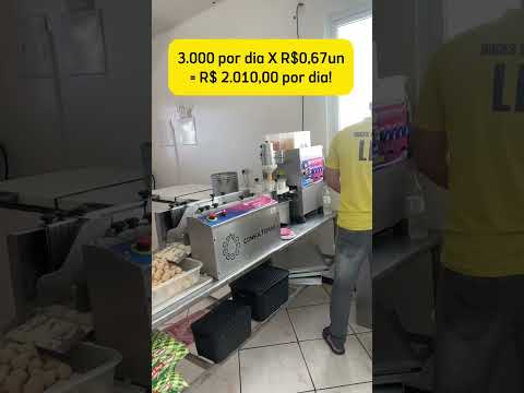 Máquina de fazer salgados.