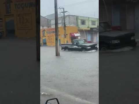 É só chover que o centro de São Raimundo Nonato Piauí fica assim