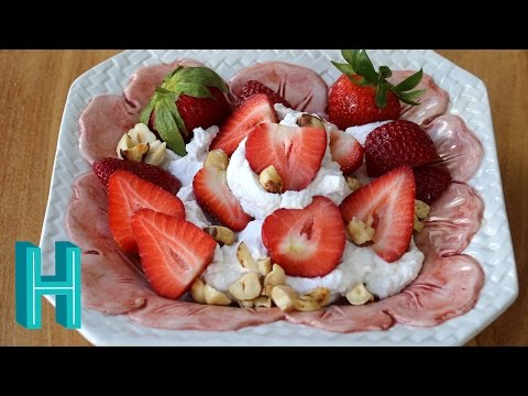 イチゴ入りココナッツクリームの作り方｜ヒラ・クッキング (How to Make Whipped Coconut Cream with Strawberries |  Hilah Cooking)