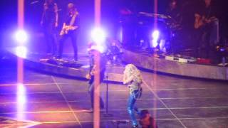 Brad Paisley Surprises Carrie Underwood in Nashville &quot;Remind Me&quot; - 9/23/12