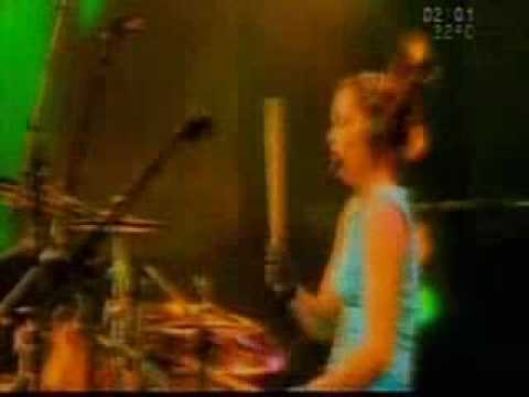 The Corrs - Toss the Feathers (Live)