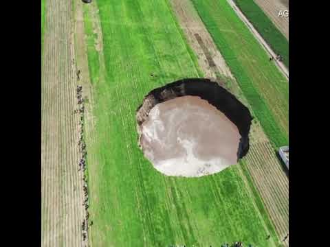 A Gigantic Sinkhole Suddenly Appeared In Mexico. This Is How Big It Is