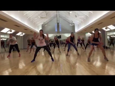 Welcome to my sweaty dance cardio classes! Get ready for 2017 people 👊🏼
