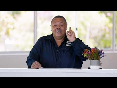 Commentator Smit comments on the WSB Cape Fillies Guineas on Saturday 03 December 2022