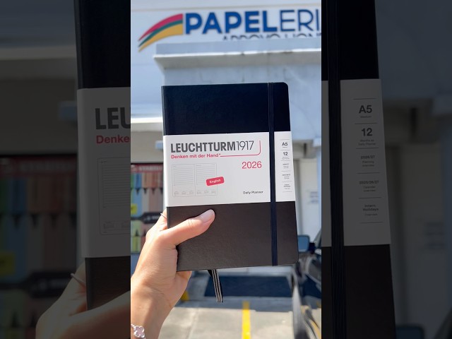 Vídeo relacionado con Grupo Erik Agenda 2026 Semana Vista A6 Simpsons - Agenda pequeña A6 : Tamaño Bolsillo | Con Ilustraciones y Pegatinas : Para Instituto y Universidad [17 MESES]