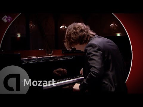 Mozart: Piano Concerto no. 22 - K.482 - Hannes Minnaar - Live Classical Music