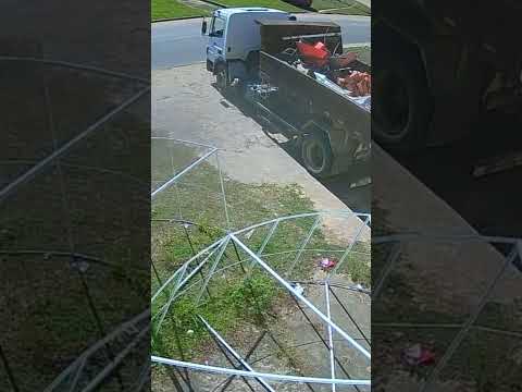 Câmeras flagram criminoso fugindo de audiência de custódia em Mâncio Lima, no Acre