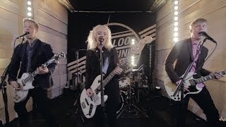 Haloo Helsinki! - Huuda (livenä Nova Stagella)
