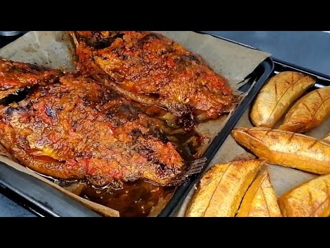 BOLE! Nigerian Roasted Fish With Plantain and Pepper Sauce. Must Have Nigerian Street Food 😋