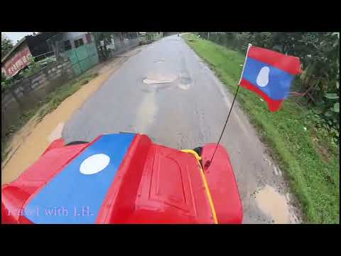 Alugue um buggy e explore as belas lagoas azuis ao redor de Vang Vieng, Laos.