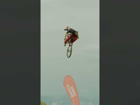 When Kade Edwards whips... 👀🤯