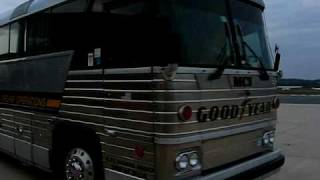 preview picture of video 'MCI BUS GoodYear Blimp Airship Crew Bus - Greyhound Type'