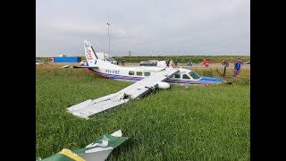 Emergency landing skydive plane with 17 skydivers