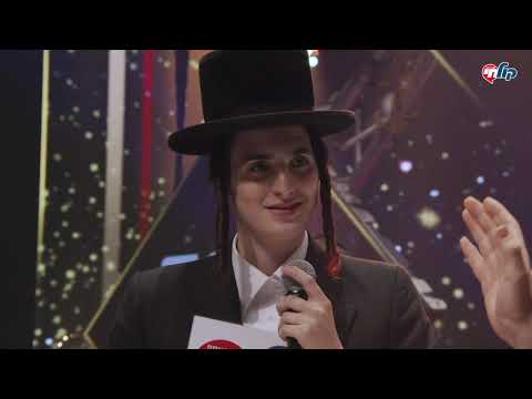 מני הולנדר מדהים את הזמר מוטי שטיינמץ על במת מופע 'קיץ חי'!