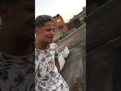 Menino chora no cemitério 😭