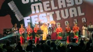 Download lagu Jakarta Melayu Festival 2013 - Sulis & Mustafa Abdullah - Dindin Badindin mp3 Download lagu Jakarta Melayu Festival 2013 - Sulis & Mustafa Abdullah - Dindin Badindin mp3
