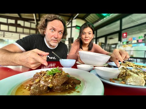 almoço local com uma garota local em Bangkok, Tailândia
