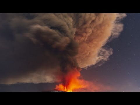 Italien - Vulkanausbruch auf Sizilien: Der Ätna spuckt Lava