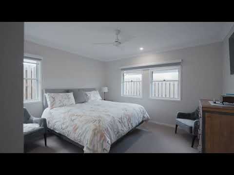 Uniquely Designed Home, Overlooking Waterway!