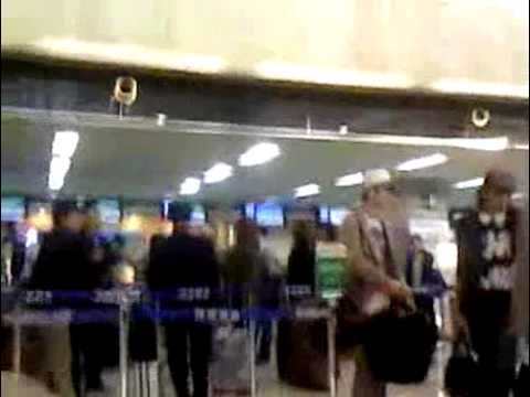 100416 CNBLUE at airport