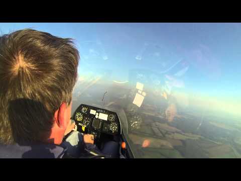 Kunstflug im Puchacz über Friedersdorf