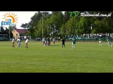 Omega Kleszczów - Radomiak Radom. III liga sezon 2011/2012.