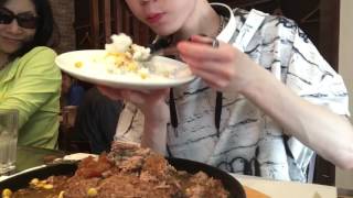 Draco ăn 3 dĩa cơm + 550g thịt bò hamburger cực to