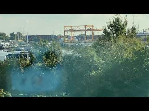 【Innenhafen Duisburg】 ドイツ、デュイスブルク近郊　車窓から見えるライン川の内陸港のコンテナターミナル