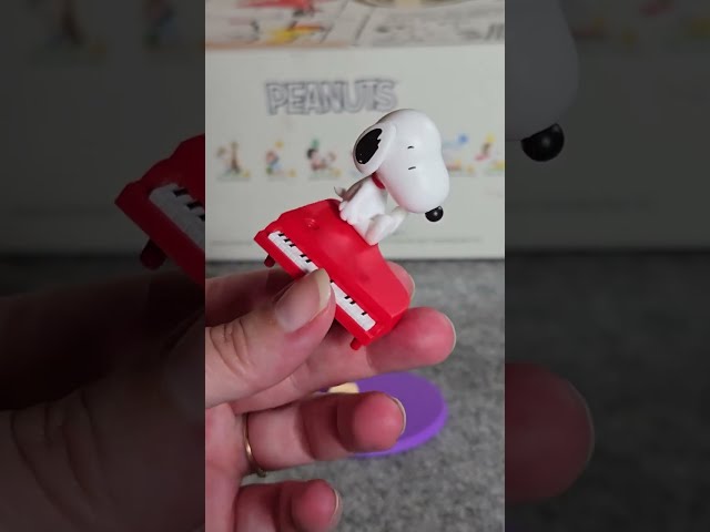 Vídeo relacionado con Funko Pop! Premium: Peanuts - Schroeder with Piano and Beethoven - Figura de Vinilo Coleccionable - Idea de Regalo - Mercancía Oficial - Juguetes para niños y Adultos