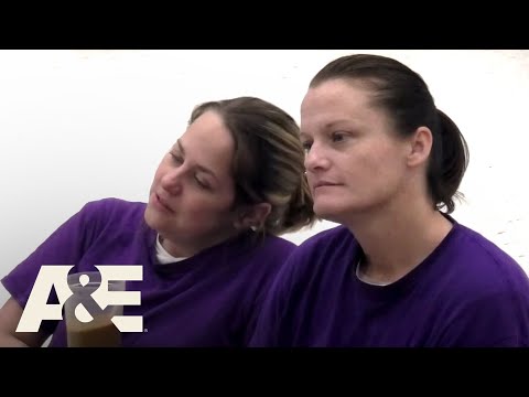 60 Days In: Betsy Flirts and Tries to Kiss Heather (S6) | A&E