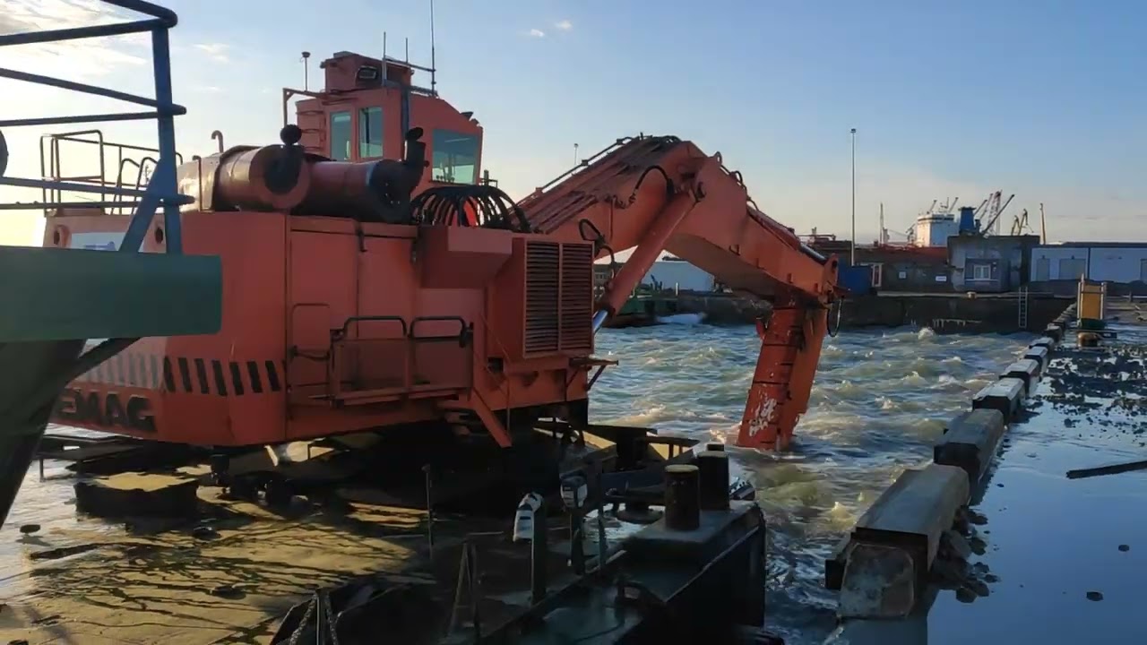 Backhoe dredger 'Baltic Digger'