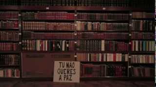 Clã - &quot;A Paz Não Te Cai Bem&quot; (Lyrics video)