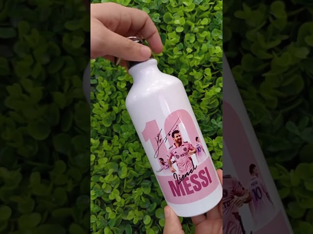 Vídeo relacionado con Botella de agua de Acero Inoxidable Personalizada equipo de Fútbol Barcelona. Botella termo personalizada deportiva. 700 ml Regalo Original para Aficionados del Futbol. (Elche)