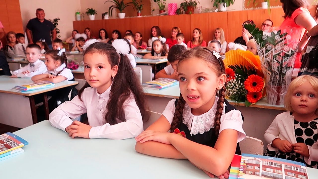 Watch Intr O Tabara Scolara Elevii Ocupa 20 Camere Now Sunt deacum ELEVA | Primul SUNET al JASMINEI | Septembrie 2018