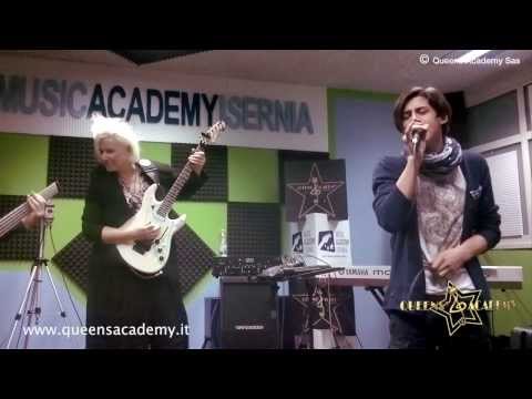 Michele Perniola Feat Jennifer Batten _ BEAT IT Live in Queens Academy Isernia