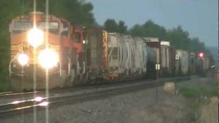 preview picture of video 'Just Before Nightfall_2 Dash9s,GP39-2 and SD40-2'