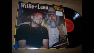 04. Let the Rest of the World Go By- Willie Nelson &amp; Leon Russell - One For The Road (Hank Wilson)