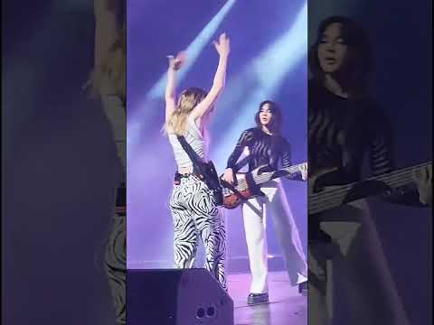 THE WARNING - EVOLVE (Live) || Killer Queens!🔥 || Alejandra Villarreal || Daniela Villarreal