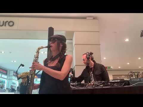 SAX WOMAN - JUBEL cover Jessica Cochis sax & Dave dj - Rinascente Milano
