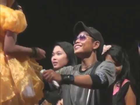 14 antara senyum & perang