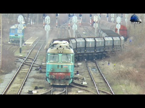 LDE2100 60-1372-1 & LDH 80-0489-2 & Marfar CFR MARFA Freight Train in Alesd - 30 March 2018