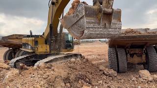 Cat 385C Excavator Loading Blasted Materials On Cat 777C & D Dumpers - Sotiriadis/Labrianidis - 4k