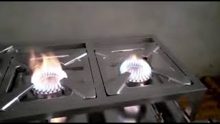 موقد بمفاتيح ايطاليه 5 عيون عينين مربعه كبيره وعينين مربعه صغيره وعين دائريه كبيره جدا  مثل دوار السعاده مناسب للمخيمات والاستراحات مع صاجه للتحميص مع طاوله وقاعده حافظه مصنوعه من الحديد المتين يتحمل الاوزان الثقيله الطول 180  سم العرض 58 سم الإرتفاع 80 س