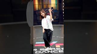 #堤アナ がダンスバトル番組 #R4SD のステージで #Seven #踊ってみた?　毎週月曜深夜に放送中！※番組内ではMC担当です。 #堤礼実 #フジテレビアナウンサー #アナウンサー #ダンス